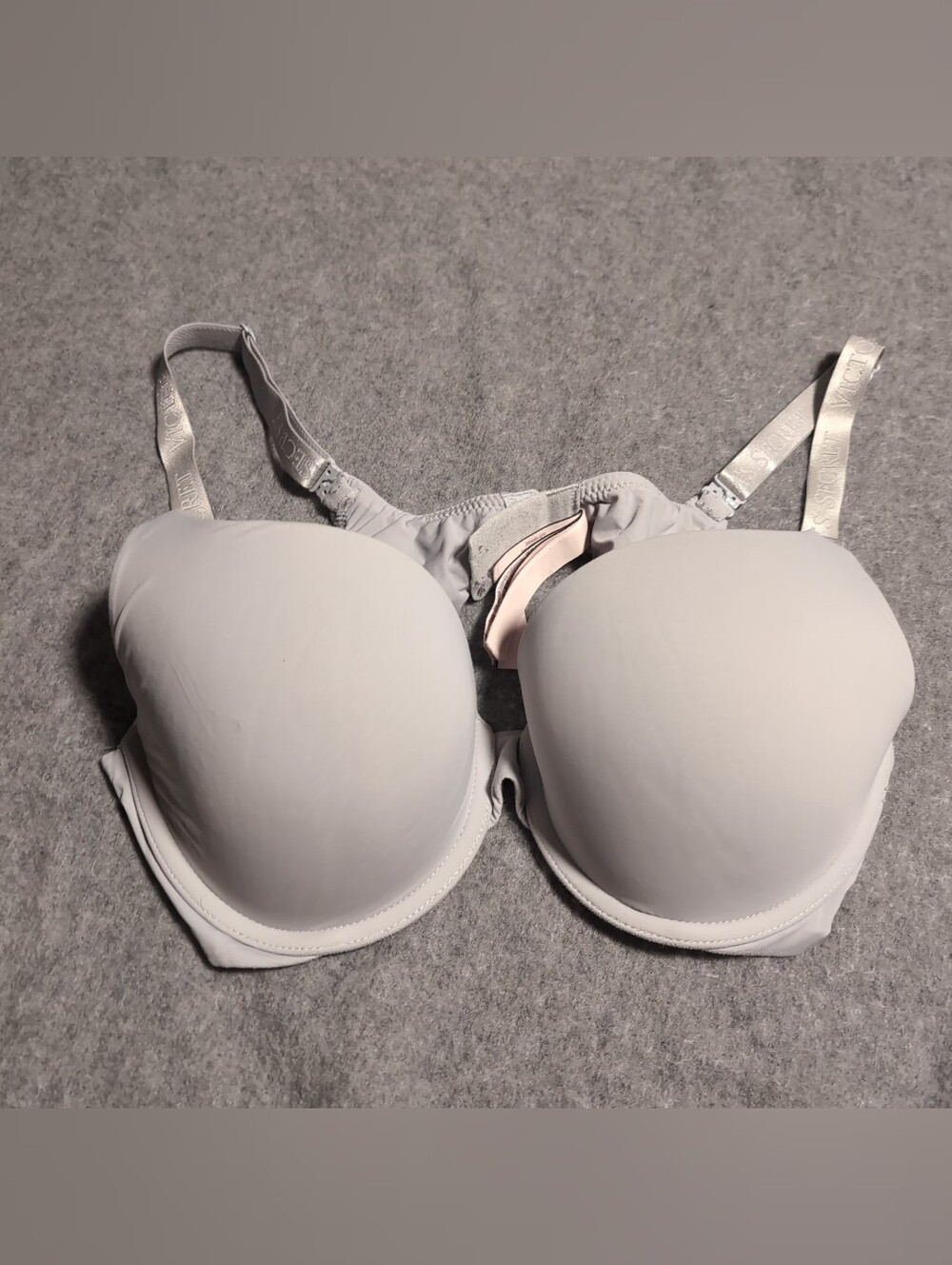 Victoria's Secret Light Gray T-Shirt Bra with Light Pink Lining Size 38B - Women
